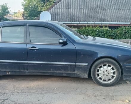 Синій Мерседес 220, об'ємом двигуна 2.1 л та пробігом 59 тис. км за 3700 $, фото 1 на Automoto.ua