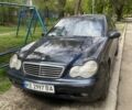 Синий Мерседес 220, объемом двигателя 2.1 л и пробегом 570 тыс. км за 5000 $, фото 1 на Automoto.ua