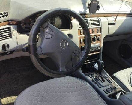 Синій Мерседес 220, об'ємом двигуна 2.1 л та пробігом 59 тис. км за 3700 $, фото 3 на Automoto.ua