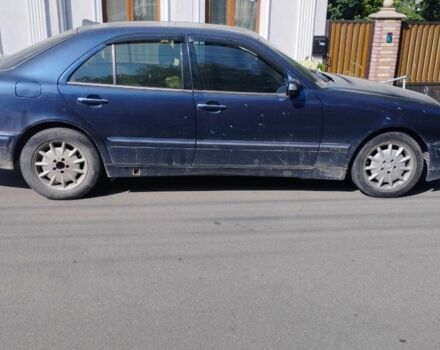 Синій Мерседес 220, об'ємом двигуна 2.1 л та пробігом 59 тис. км за 3700 $, фото 2 на Automoto.ua