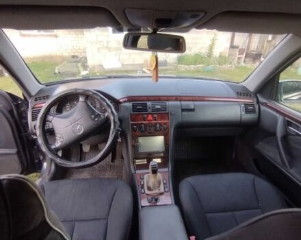 Синий Мерседес 220, объемом двигателя 2.2 л и пробегом 359 тыс. км за 3799 $, фото 6 на Automoto.ua