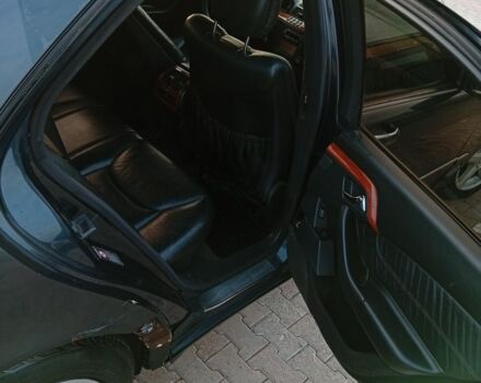 Синий Мерседес 220, объемом двигателя 3 л и пробегом 300 тыс. км за 2500 $, фото 4 на Automoto.ua