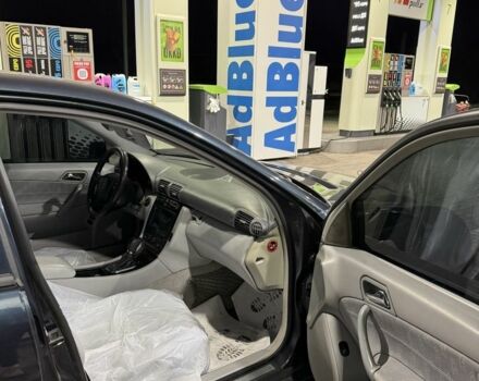 Синий Мерседес 220, объемом двигателя 2.1 л и пробегом 416 тыс. км за 5700 $, фото 4 на Automoto.ua