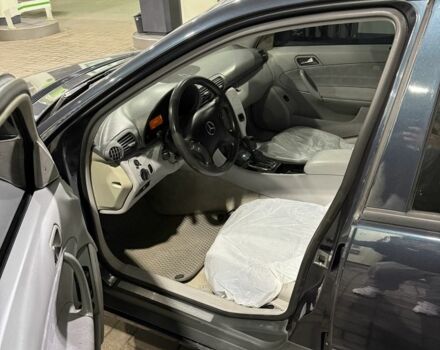 Синий Мерседес 220, объемом двигателя 2.1 л и пробегом 416 тыс. км за 5700 $, фото 5 на Automoto.ua