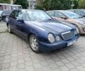 Синій Мерседес 220, об'ємом двигуна 2.2 л та пробігом 444 тис. км за 2300 $, фото 1 на Automoto.ua