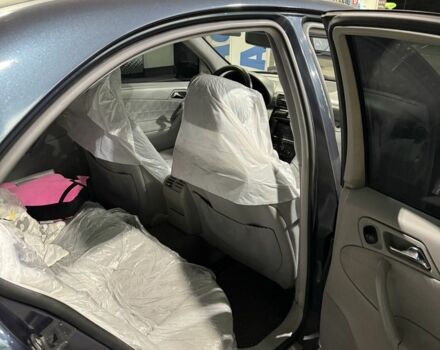 Синий Мерседес 220, объемом двигателя 2.1 л и пробегом 416 тыс. км за 5700 $, фото 6 на Automoto.ua