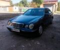Синій Мерседес 220, об'ємом двигуна 2 л та пробігом 300 тис. км за 2857 $, фото 1 на Automoto.ua