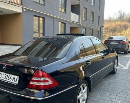Синий Мерседес 220, объемом двигателя 2.1 л и пробегом 340 тыс. км за 5300 $, фото 2 на Automoto.ua