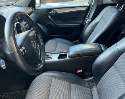 Синий Мерседес 220, объемом двигателя 2.1 л и пробегом 340 тыс. км за 5300 $, фото 4 на Automoto.ua