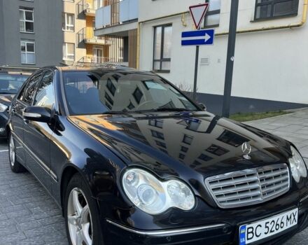 Синий Мерседес 220, объемом двигателя 2.1 л и пробегом 340 тыс. км за 5300 $, фото 1 на Automoto.ua