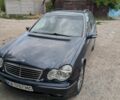 Синий Мерседес 220, объемом двигателя 2.1 л и пробегом 360 тыс. км за 4000 $, фото 1 на Automoto.ua