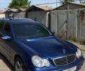 Синий Мерседес 220, объемом двигателя 2.1 л и пробегом 240 тыс. км за 3200 $, фото 1 на Automoto.ua
