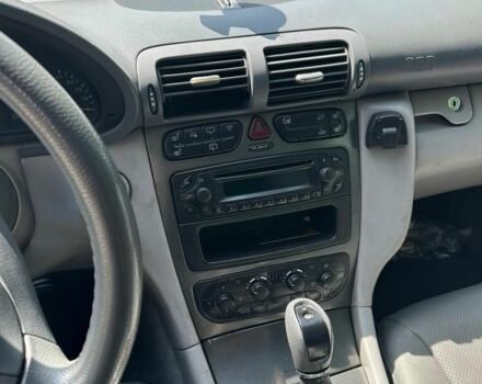 Синий Мерседес 220, объемом двигателя 2.1 л и пробегом 518 тыс. км за 4659 $, фото 9 на Automoto.ua