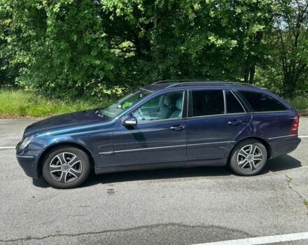 Синий Мерседес 220, объемом двигателя 2.1 л и пробегом 518 тыс. км за 4659 $, фото 7 на Automoto.ua