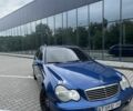 Синій Мерседес 220, об'ємом двигуна 2.1 л та пробігом 405 тис. км за 4300 $, фото 1 на Automoto.ua