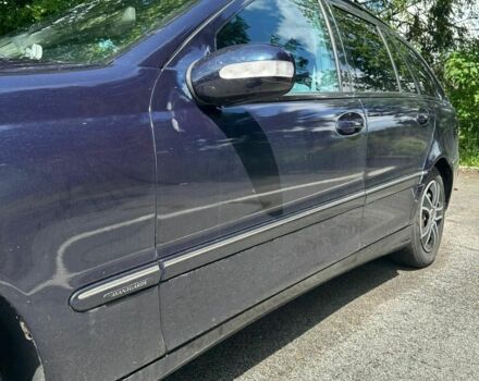 Синий Мерседес 220, объемом двигателя 2.1 л и пробегом 518 тыс. км за 4659 $, фото 3 на Automoto.ua