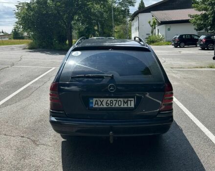 Синий Мерседес 220, объемом двигателя 2.1 л и пробегом 518 тыс. км за 4659 $, фото 2 на Automoto.ua