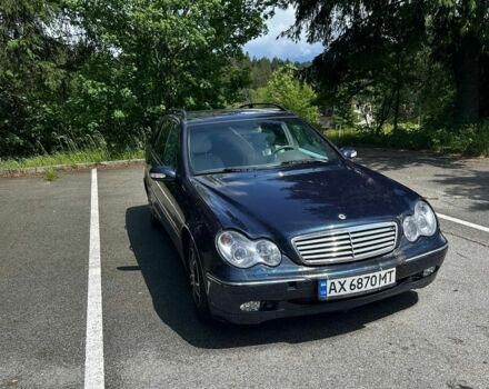 Синий Мерседес 220, объемом двигателя 2.1 л и пробегом 518 тыс. км за 4659 $, фото 1 на Automoto.ua