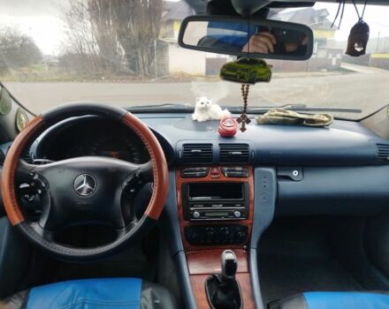 Синий Мерседес 220, объемом двигателя 2.2 л и пробегом 300 тыс. км за 1000 $, фото 6 на Automoto.ua