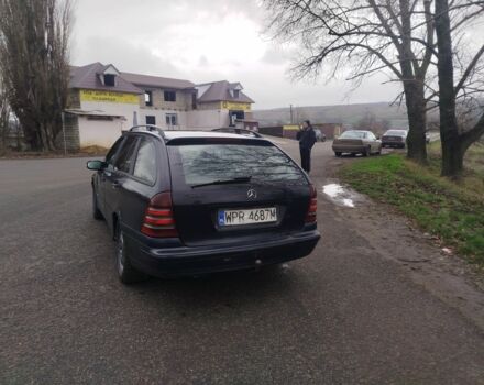 Синий Мерседес 220, объемом двигателя 2.2 л и пробегом 300 тыс. км за 1000 $, фото 3 на Automoto.ua