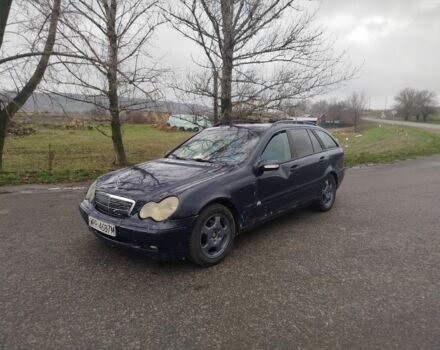 Синий Мерседес 220, объемом двигателя 2.2 л и пробегом 300 тыс. км за 1000 $, фото 1 на Automoto.ua