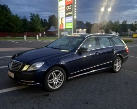 Синий Мерседес 220, объемом двигателя 2.1 л и пробегом 275 тыс. км за 12855 $, фото 6 на Automoto.ua