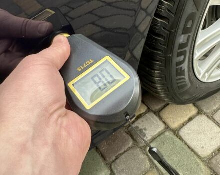 Синий Мерседес 220, объемом двигателя 2.1 л и пробегом 275 тыс. км за 12855 $, фото 9 на Automoto.ua