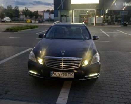 Синий Мерседес 220, объемом двигателя 2.1 л и пробегом 275 тыс. км за 12855 $, фото 4 на Automoto.ua