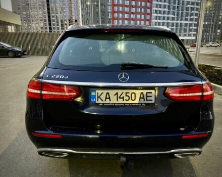 Синій Мерседес 220, об'ємом двигуна 2 л та пробігом 333 тис. км за 16990 $, фото 3 на Automoto.ua