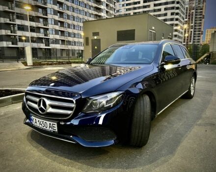 Синій Мерседес 220, об'ємом двигуна 2 л та пробігом 333 тис. км за 16990 $, фото 1 на Automoto.ua