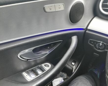 Синій Мерседес 220, об'ємом двигуна 2 л та пробігом 333 тис. км за 16990 $, фото 9 на Automoto.ua