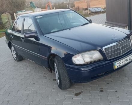 Синій Мерседес 220, об'ємом двигуна 2 л та пробігом 500 тис. км за 1550 $, фото 1 на Automoto.ua