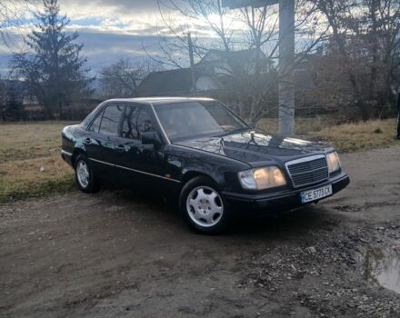 Синий Мерседес 220, объемом двигателя 2.2 л и пробегом 2 тыс. км за 1500 $, фото 1 на Automoto.ua