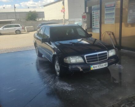 Синій Мерседес 220, об'ємом двигуна 2.2 л та пробігом 100 тис. км за 1500 $, фото 1 на Automoto.ua