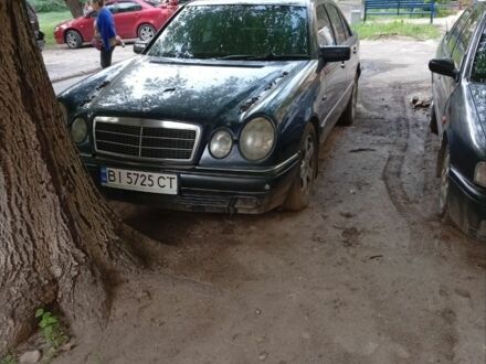 Синій Мерседес 220, об'ємом двигуна 2.3 л та пробігом 3 тис. км за 2600 $, фото 1 на Automoto.ua