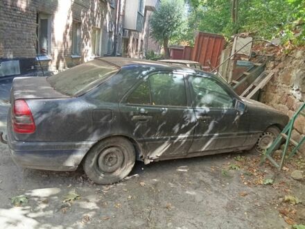 Синій Мерседес 220, об'ємом двигуна 2 л та пробігом 3 тис. км за 2700 $, фото 1 на Automoto.ua