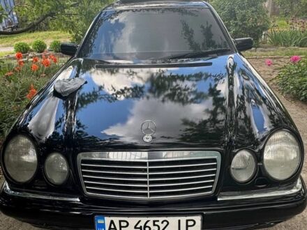 Синій Мерседес 220, об'ємом двигуна 2.8 л та пробігом 350 тис. км за 3500 $, фото 1 на Automoto.ua