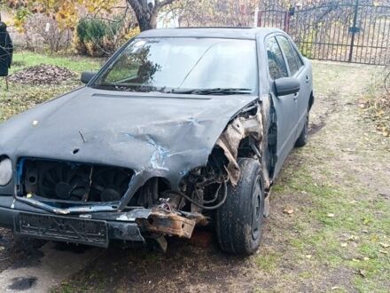 Синій Мерседес 220, об'ємом двигуна 2 л та пробігом 999 тис. км за 480 $, фото 1 на Automoto.ua