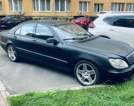 Синій Мерседес 220, об'ємом двигуна 4.3 л та пробігом 250 тис. км за 3500 $, фото 1 на Automoto.ua