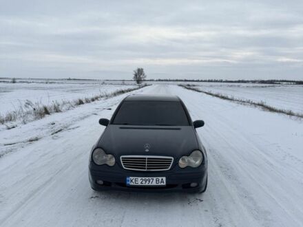 Синий Мерседес 220, объемом двигателя 2.1 л и пробегом 565 тыс. км за 6300 $, фото 1 на Automoto.ua