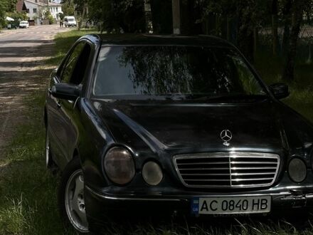 Синий Мерседес 220, объемом двигателя 2.2 л и пробегом 359 тыс. км за 3799 $, фото 1 на Automoto.ua