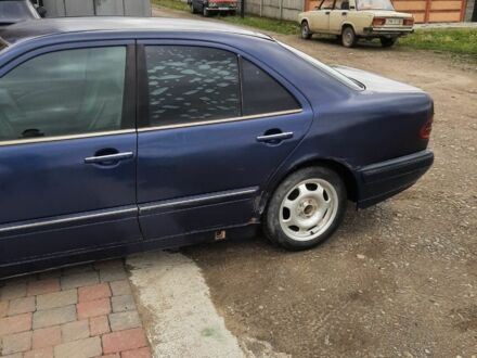 Мерседес 220 2001 в Коломые на Automoto.ua Синий Мерседес 220, объемом двигателя 2.2 л и пробегом 300 тыс. км за 1900 $, фото 1 на Automoto.ua