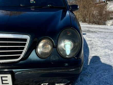 Синій Мерседес 220, об'ємом двигуна 2.2 л та пробігом 400 тис. км за 3800 $, фото 1 на Automoto.ua