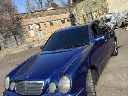 Синій Мерседес 220, об'ємом двигуна 2.1 л та пробігом 400 тис. км за 3700 $, фото 1 на Automoto.ua