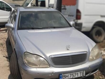 Синій Мерседес 220, об'ємом двигуна 3.2 л та пробігом 420 тис. км за 3212 $, фото 1 на Automoto.ua