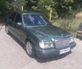 Зелений Мерседес 220, об'ємом двигуна 2.2 л та пробігом 380 тис. км за 2350 $, фото 6 на Automoto.ua
