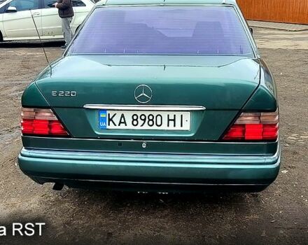 Зелений Мерседес 220, об'ємом двигуна 2.2 л та пробігом 380 тис. км за 2499 $, фото 9 на Automoto.ua