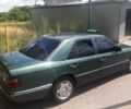 Зелений Мерседес 220, об'ємом двигуна 2.2 л та пробігом 380 тис. км за 2350 $, фото 2 на Automoto.ua