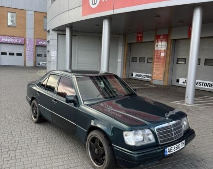 Зеленый Мерседес 220, объемом двигателя 2.2 л и пробегом 450 тыс. км за 1800 $, фото 9 на Automoto.ua