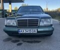Зеленый Мерседес 220, объемом двигателя 2.2 л и пробегом 460 тыс. км за 2600 $, фото 7 на Automoto.ua